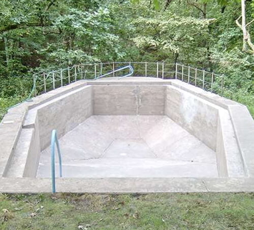Poured-Concrete-Swimming-Pool-Repair-IL-before-1